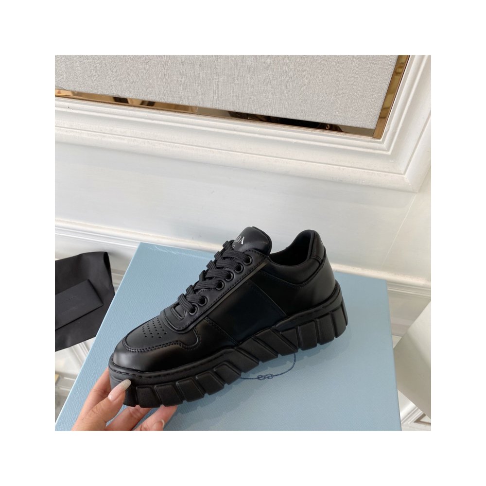Cheap Reps Prada Mens Low-top Sneakers in Black Leather