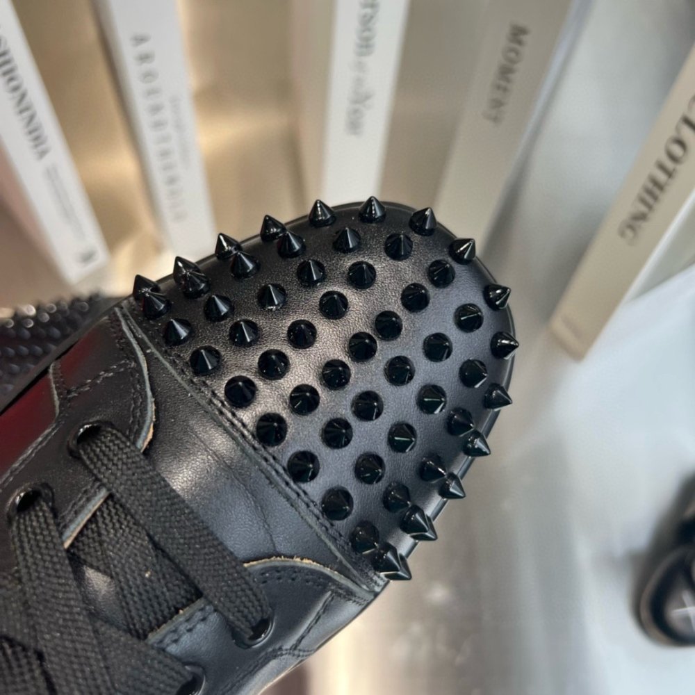 Cheap Reps Christian Louboutin Mens Louis Junior Spikes Flat Sneakers In Black Leather