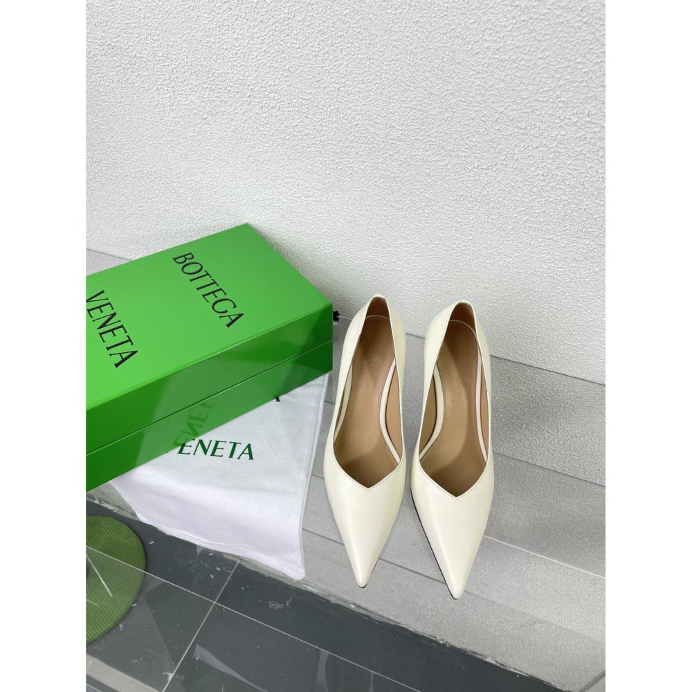 Cheap Reps Bottega Veneta Punta Pumps in White Lambskin