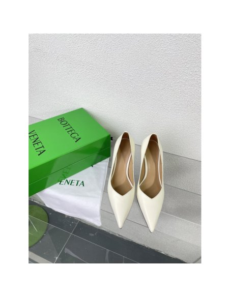 Cheap Reps Bottega Veneta Punta Pumps in White Lambskin