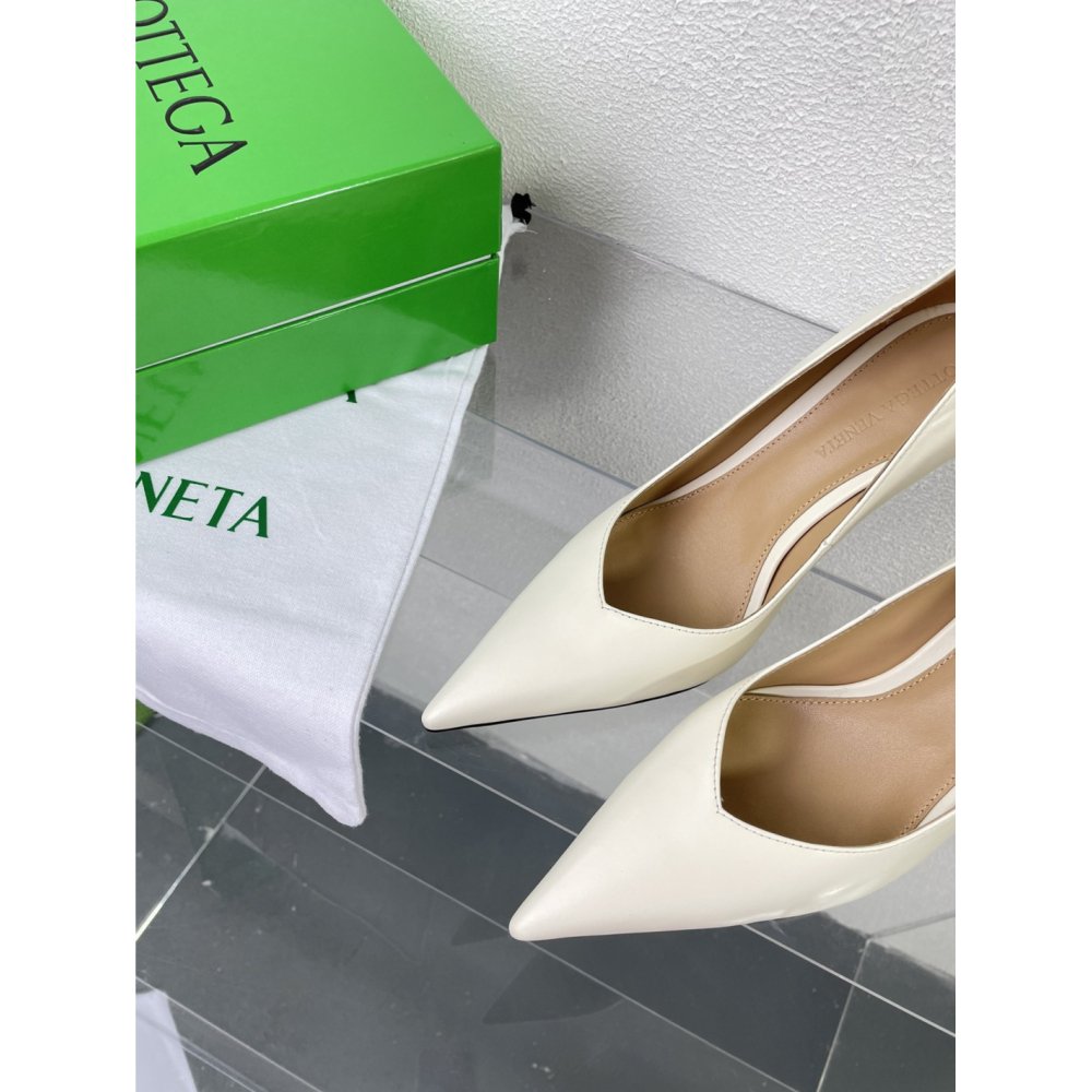 Cheap Reps Bottega Veneta Punta Pumps in White Lambskin