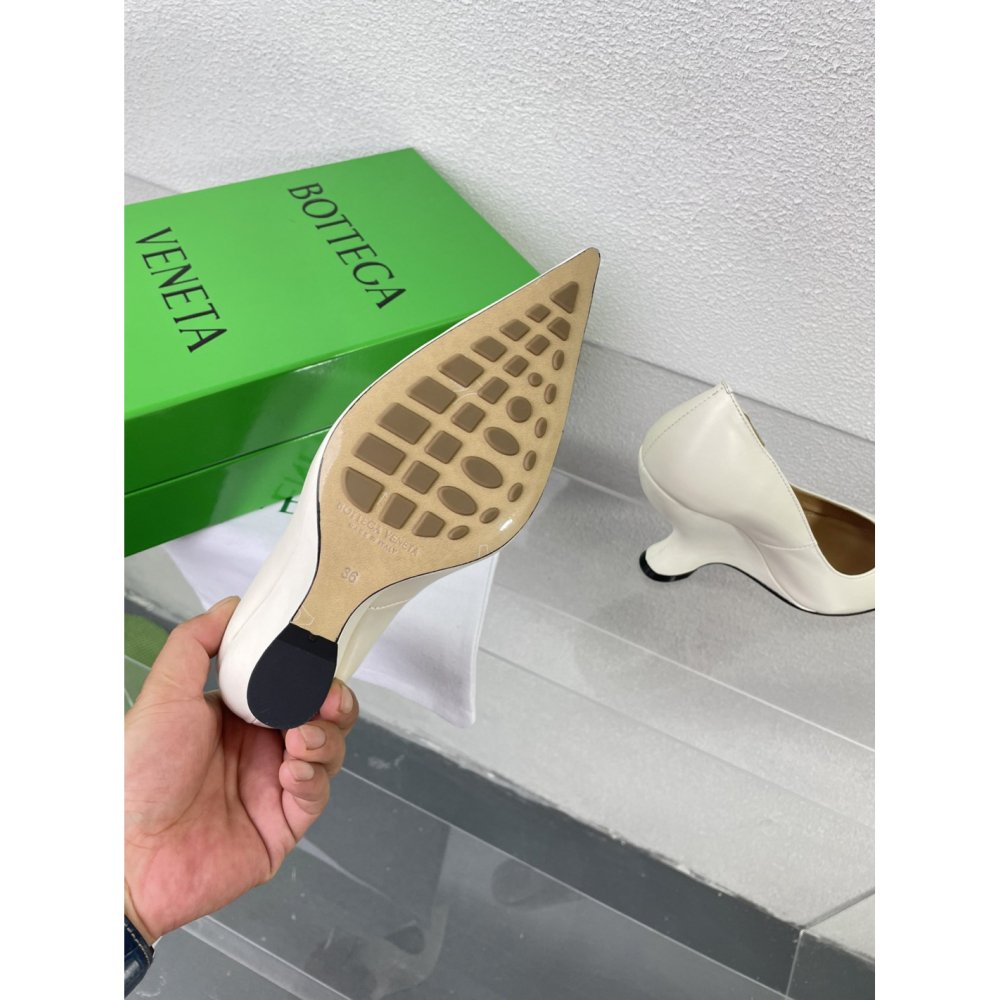 Cheap Reps Bottega Veneta Punta Pumps in White Lambskin