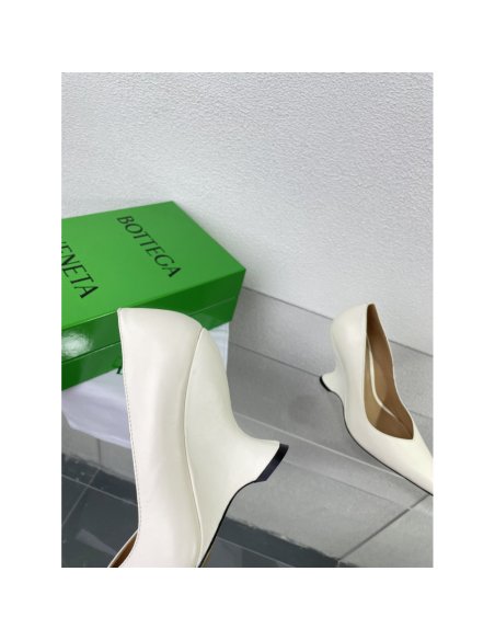Cheap Reps Bottega Veneta Punta Pumps in White Lambskin
