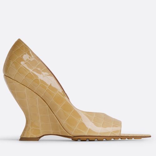 Cheap Reps Bottega Veneta Punta Pumps in Beige Crocodile Embossed Calfskin