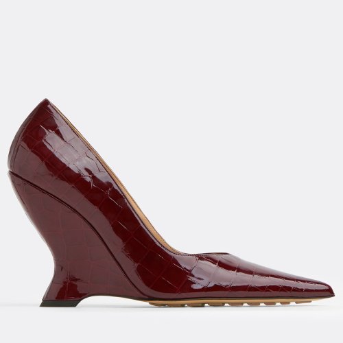 Cheap Reps Bottega Veneta Punta Pumps in Red Crocodile Embossed Calfskin