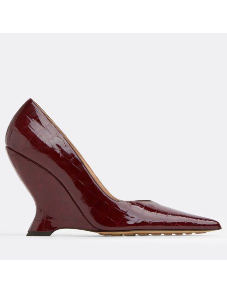 Cheap Reps Bottega Veneta Punta Pumps in Red Crocodile Embossed Calfskin