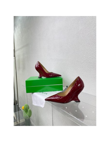 Cheap Reps Bottega Veneta Punta Pumps in Red Crocodile Embossed Calfskin