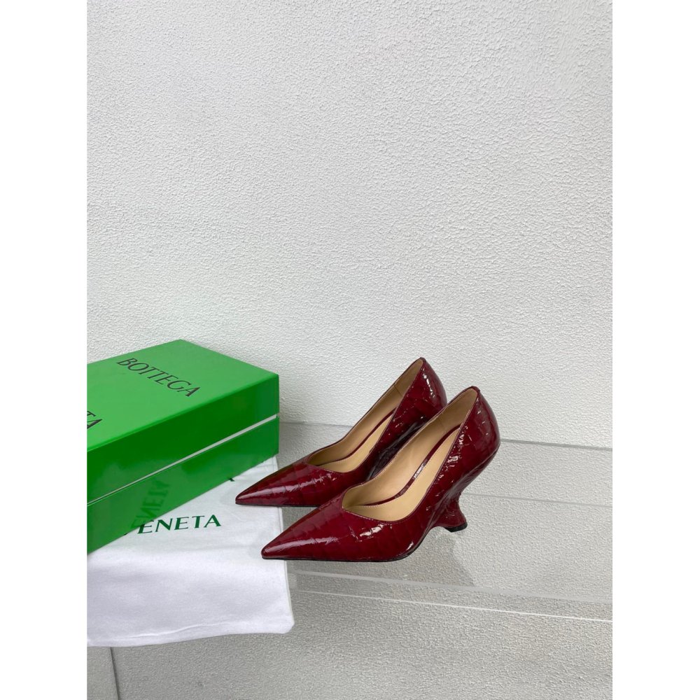 Cheap Reps Bottega Veneta Punta Pumps in Red Crocodile Embossed Calfskin