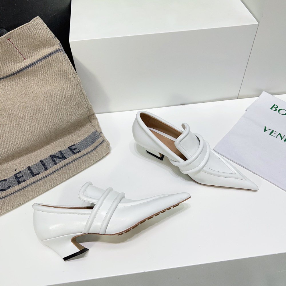 Cheap Reps Bottega Veneta Spada Pumps in White Lambskin