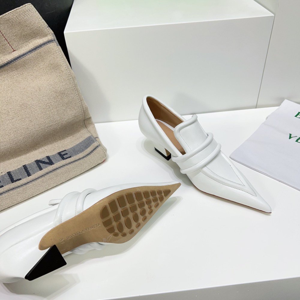 Cheap Reps Bottega Veneta Spada Pumps in White Lambskin