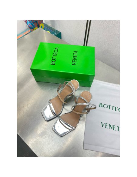Cheap Reps Bottega Veneta Knot Sandals 90mm in Silver Leather