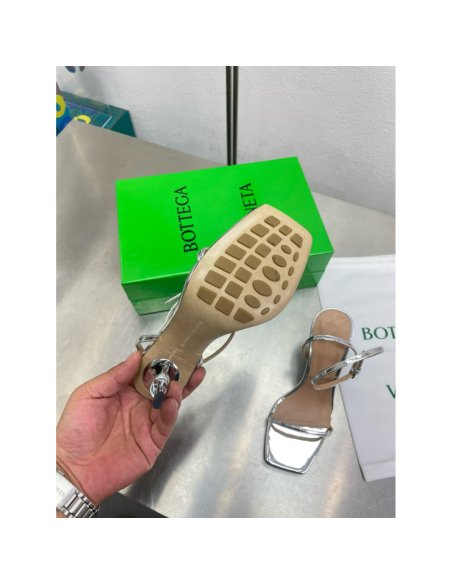 Cheap Reps Bottega Veneta Knot Sandals 90mm in Silver Leather