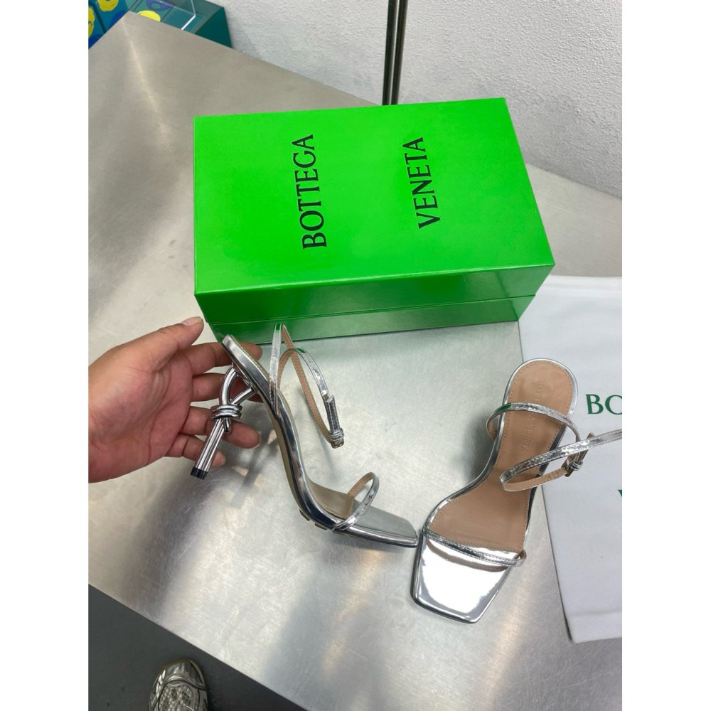 Cheap Reps Bottega Veneta Knot Sandals 90mm in Silver Leather