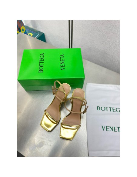 Cheap Reps Bottega Veneta Knot Sandals 90mm in Gold Leather