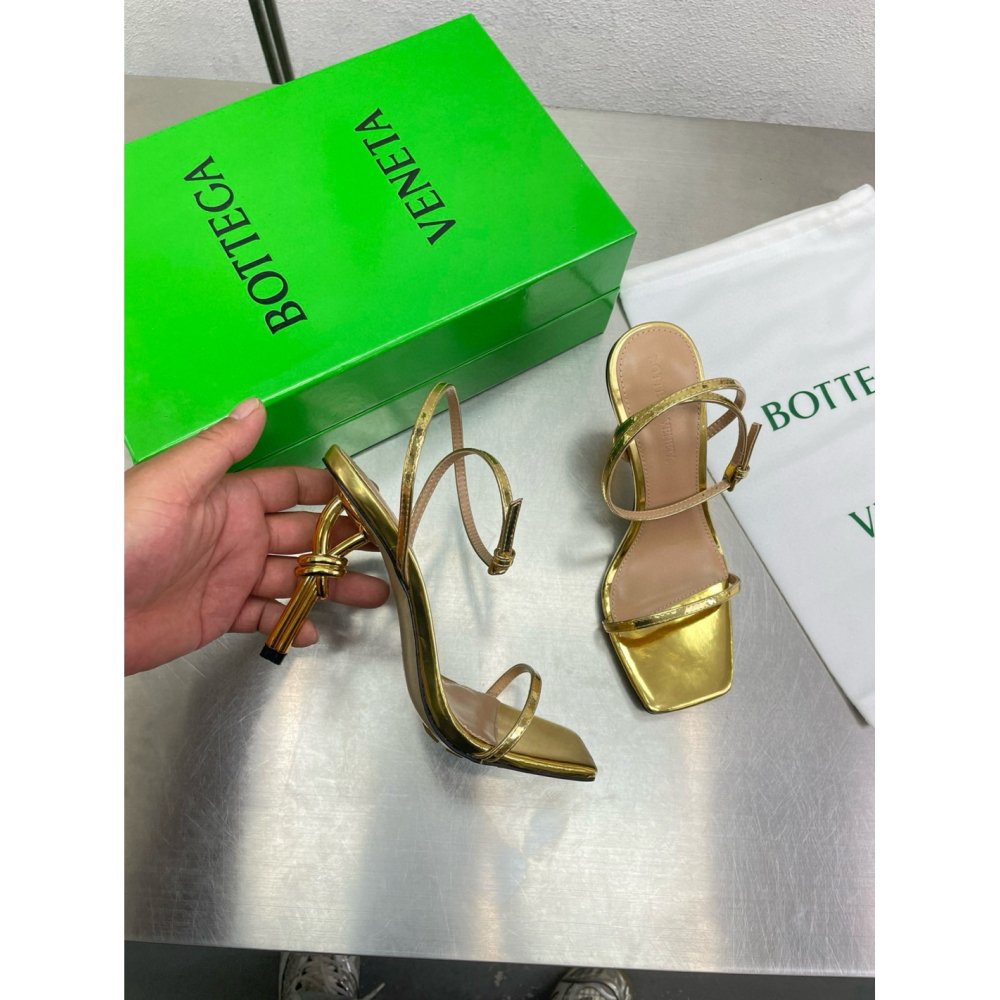 Cheap Reps Bottega Veneta Knot Sandals 90mm in Gold Leather