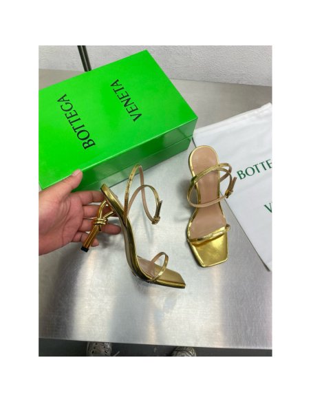 Cheap Reps Bottega Veneta Knot Sandals 90mm in Gold Leather