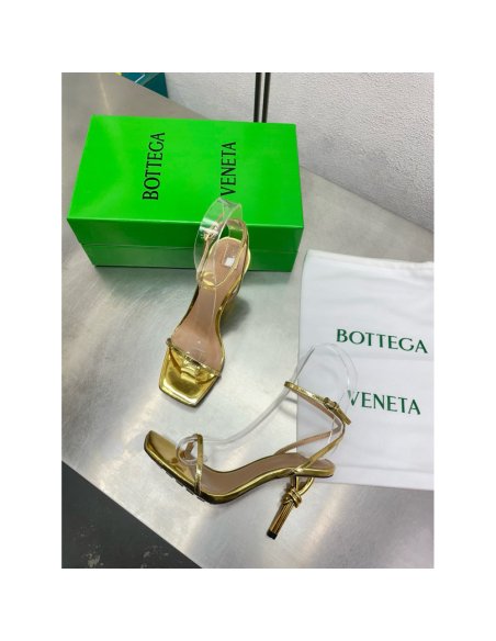 Cheap Reps Bottega Veneta Knot Sandals 90mm in Gold Leather