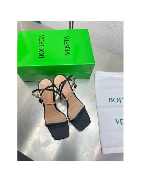 Cheap Reps Bottega Veneta Knot Sandals 90mm in Black Lambskin