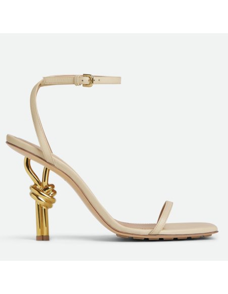 Cheap Reps Bottega Veneta Knot Sandals 90mm in Beige Lambskin
