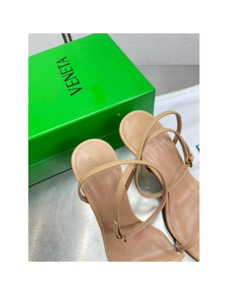 Cheap Reps Bottega Veneta Knot Sandals 90mm in Beige Lambskin