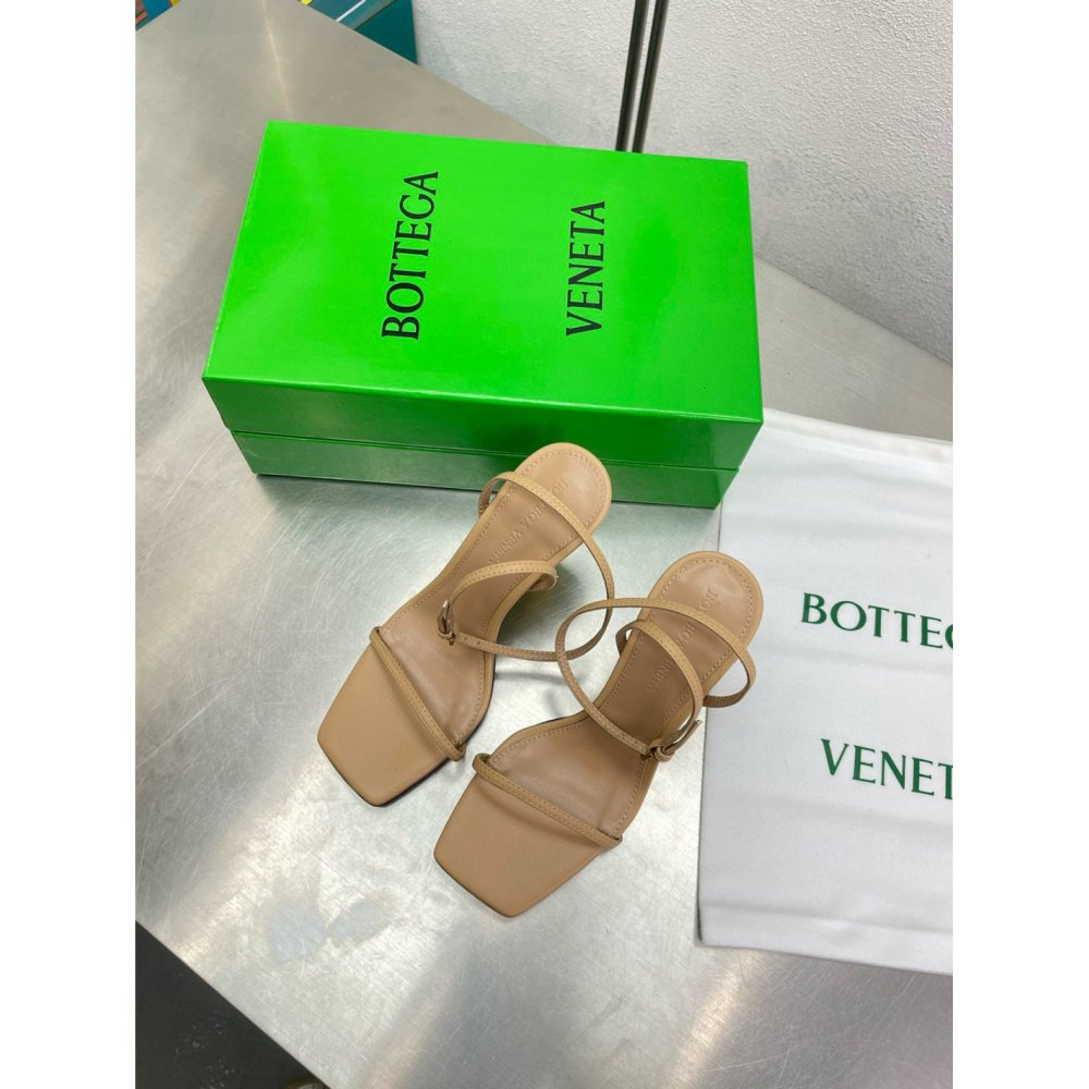 Cheap Reps Bottega Veneta Knot Sandals 90mm in Beige Lambskin