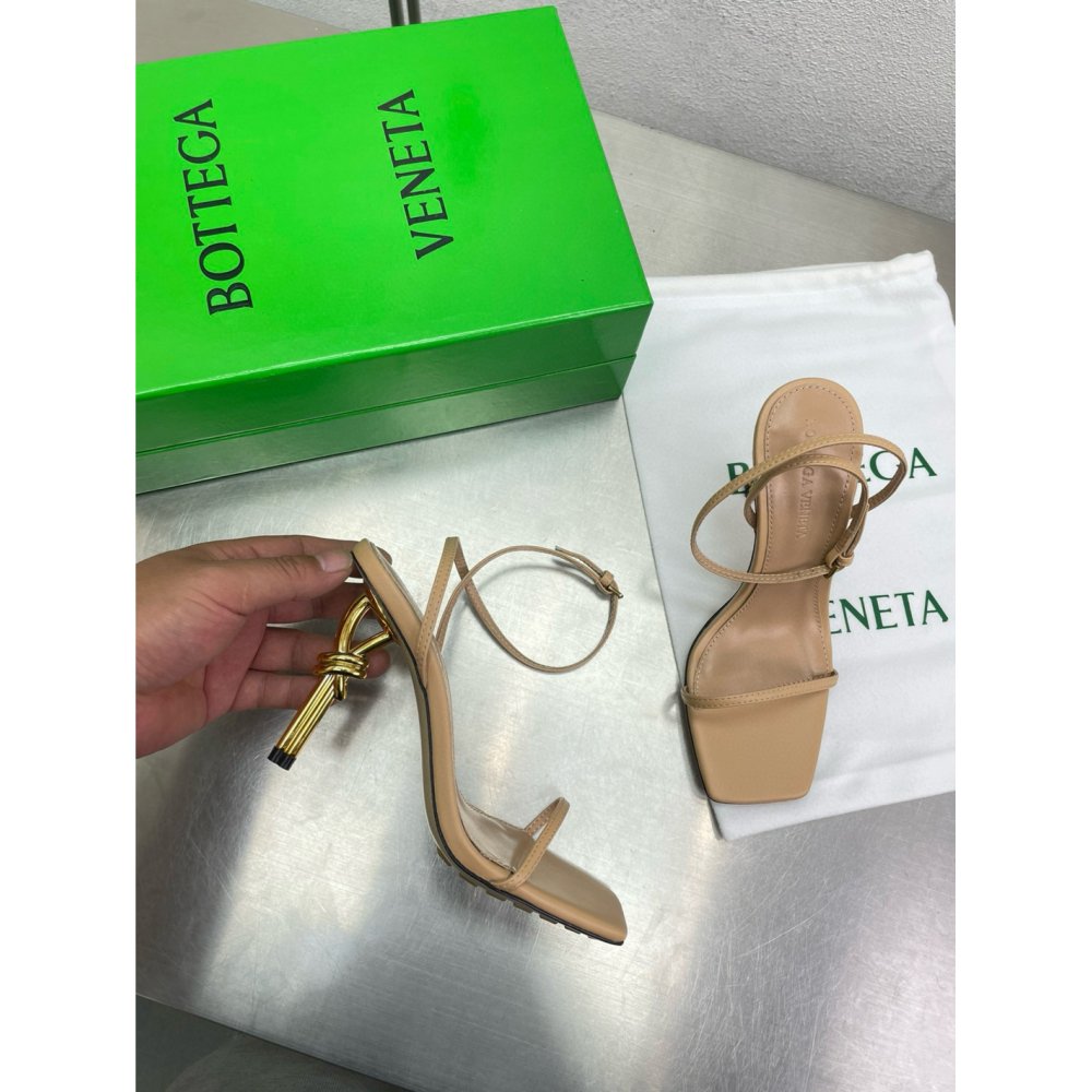 Cheap Reps Bottega Veneta Knot Sandals 90mm in Beige Lambskin