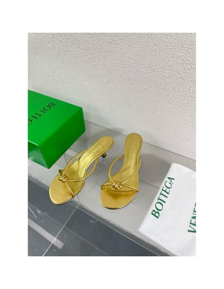 Cheap Reps Bottega Veneta Blink Sandals 50mm in Gold Metallic Lambskin