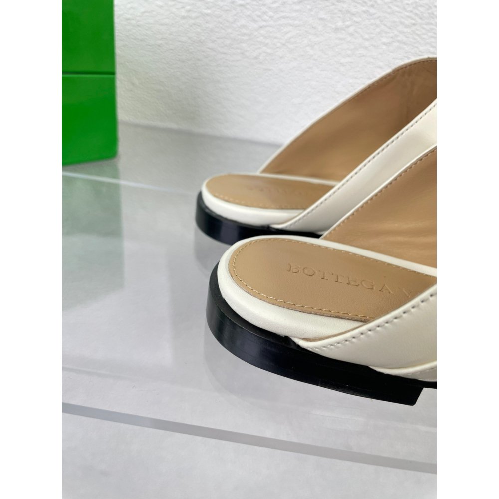 Cheap Reps Bottega Veneta Stretch Buckle Sandals in White Calfskin