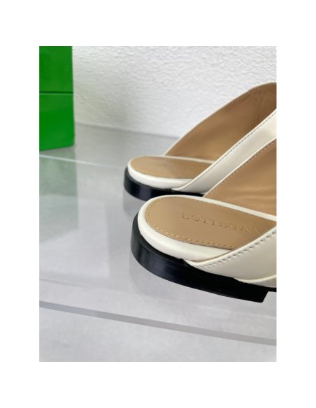 Cheap Reps Bottega Veneta Stretch Buckle Sandals in White Calfskin