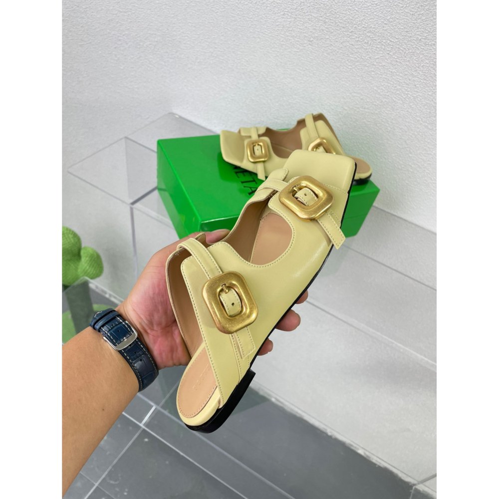 Cheap Reps Bottega Veneta Stretch Buckle Sandals in Moon Beam Calfskin