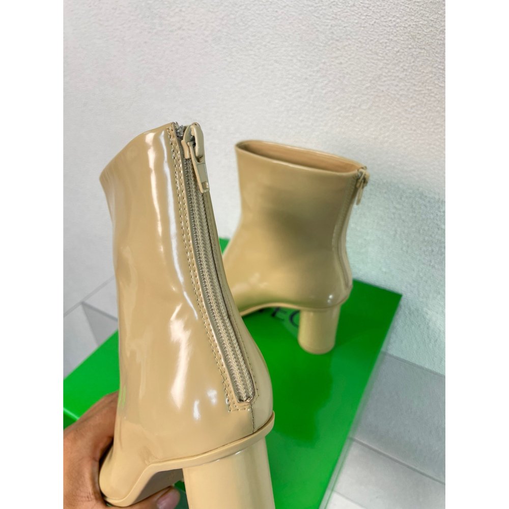 Cheap Reps Bottega Veneta Atomic Ankle Boots In Beige Lambskin