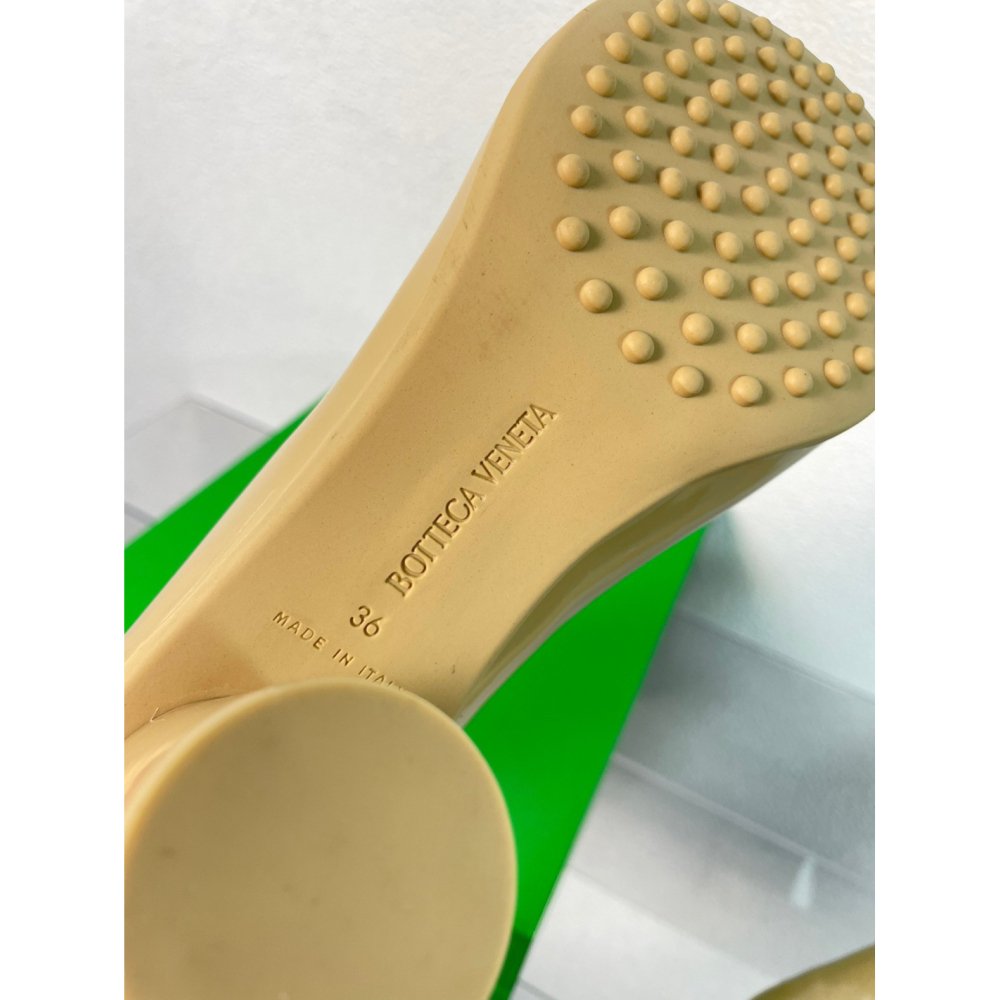 Cheap Reps Bottega Veneta Atomic Ankle Boots In Beige Lambskin