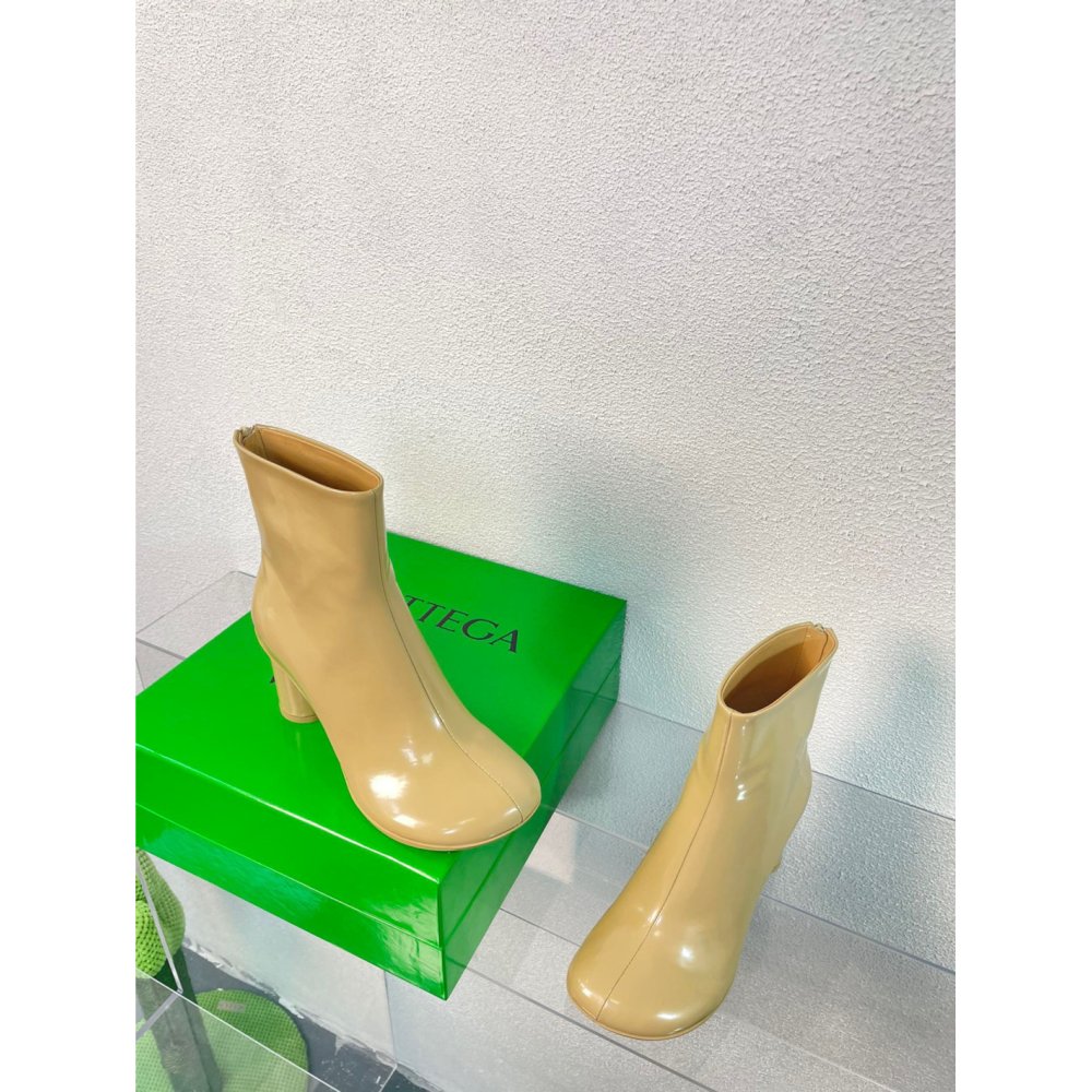 Cheap Reps Bottega Veneta Atomic Ankle Boots In Beige Lambskin