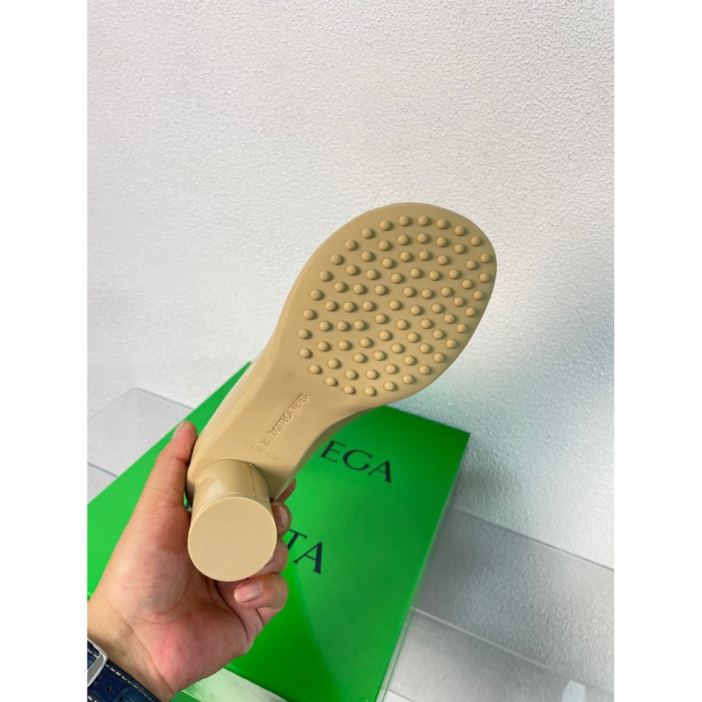 Cheap Reps Bottega Veneta Atomic Ankle Boots In Beige Lambskin