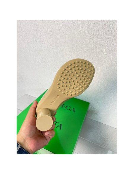 Cheap Reps Bottega Veneta Atomic Ankle Boots In Beige Lambskin