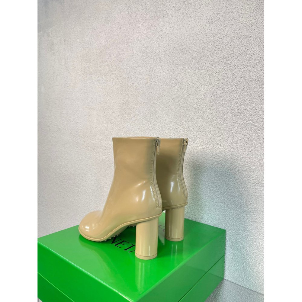 Cheap Reps Bottega Veneta Atomic Ankle Boots In Beige Lambskin