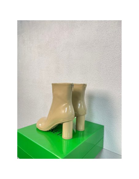 Cheap Reps Bottega Veneta Atomic Ankle Boots In Beige Lambskin