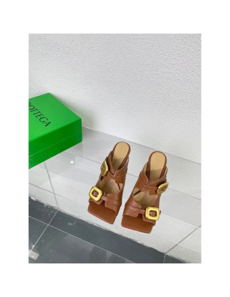 Cheap Reps Bottega Veneta Stretch Buckle Mules in Caramel Calfskin