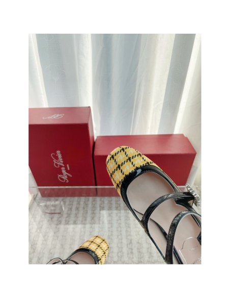 Cheap Reps Roger Vivier Tres Vivier Strass Buckle Mini Babies Pumps in Yellow Fabric