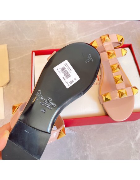 Cheap Reps Valentino Roman Stud Flat Sandals In Rose Cannelle Calfskin