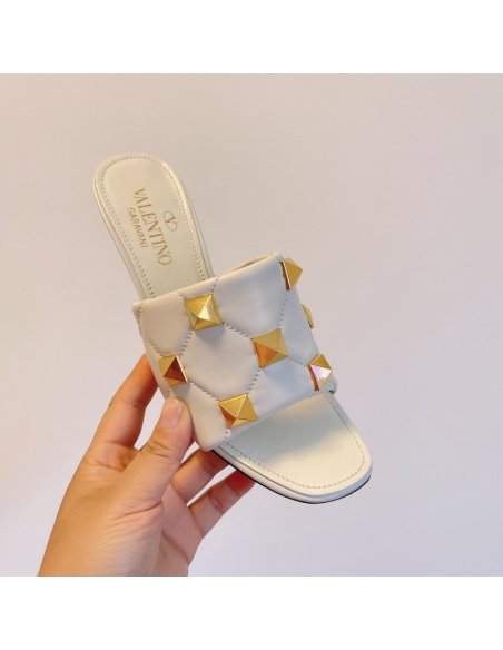 Cheap Reps Valentino Roman Stud Slide Sandals 65mm In White Leather