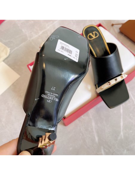 Cheap Reps Valentino Black Rockstud Slide Sandals With Sculpted Heel