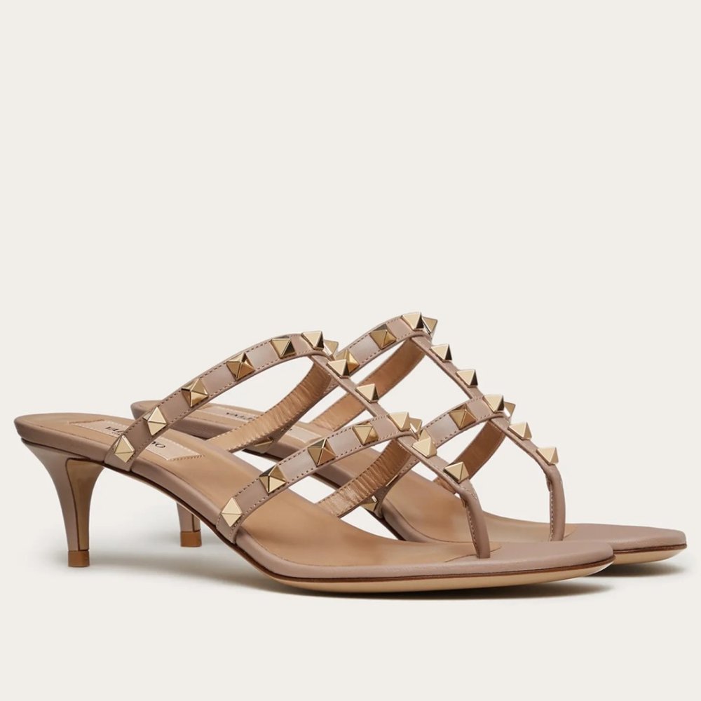 Cheap Reps Valentino Rockstud Flip Flop Sandals 50mm In Poudre Calfskin