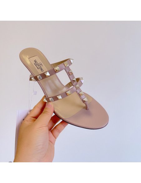 Cheap Reps Valentino Rockstud Flip Flop Sandals 50mm In Poudre Calfskin