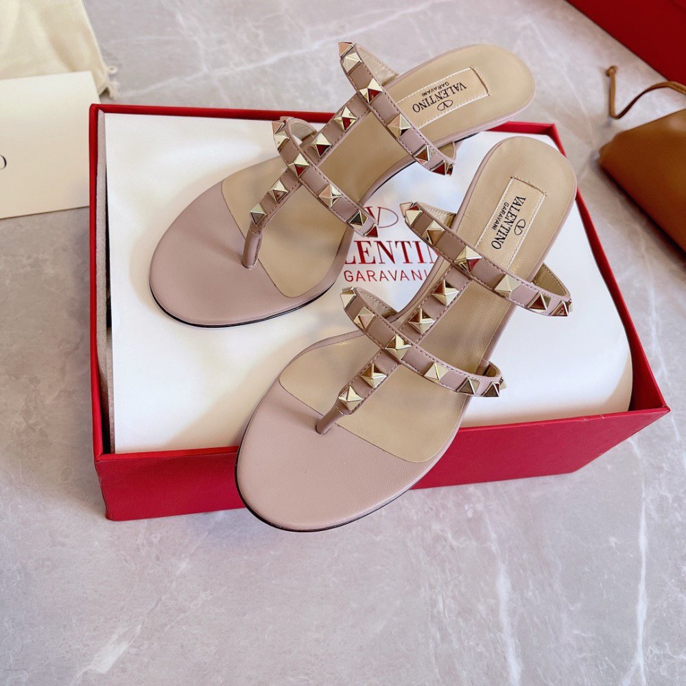 Cheap Reps Valentino Rockstud Flip Flop Sandals 50mm In Poudre Calfskin