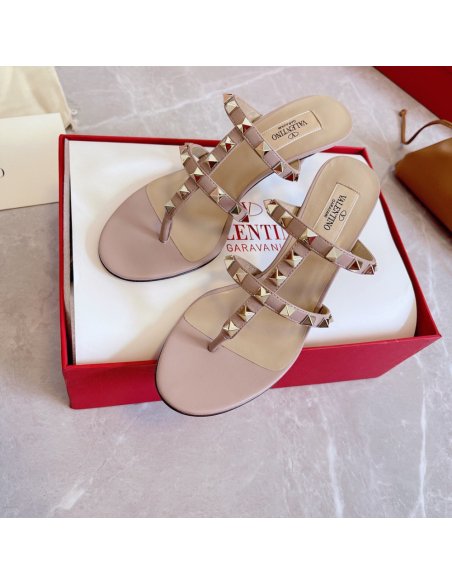 Cheap Reps Valentino Rockstud Flip Flop Sandals 50mm In Poudre Calfskin