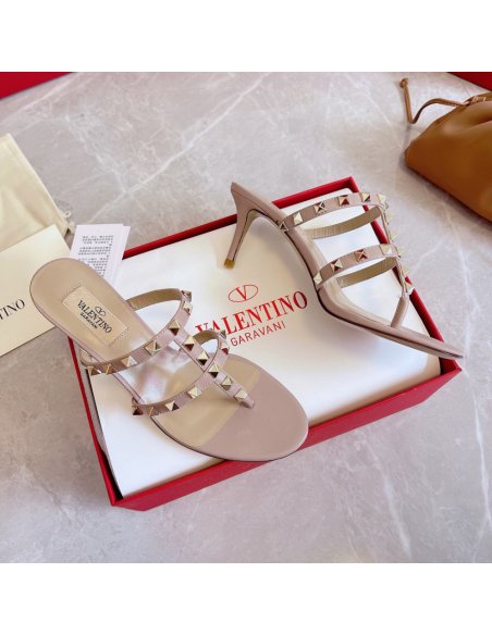 Cheap Reps Valentino Rockstud Flip Flop Sandals 50mm In Poudre Calfskin