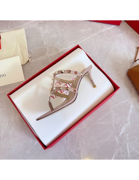 Cheap Reps Valentino Rockstud Flip Flop Sandals 50mm In Poudre Calfskin