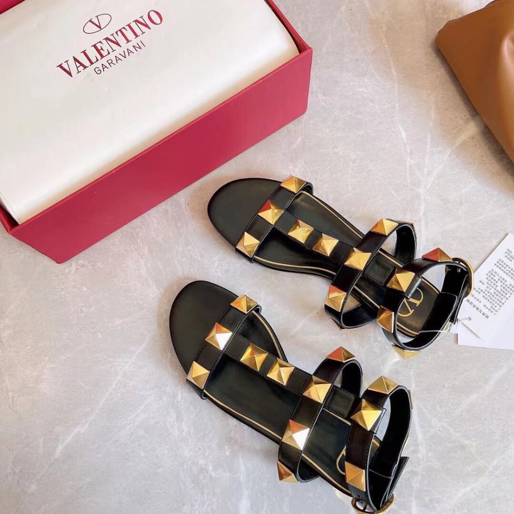 Cheap Reps Valentino Roman Stud Flat Sandals In Black Calfskin