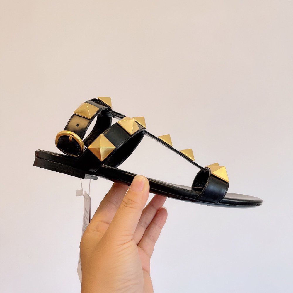 Cheap Reps Valentino Roman Stud Flat Sandals In Black Calfskin